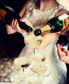 12 Must-Have Essentials to Make your Big Day Go Smoothly | Clear Wedding Invites