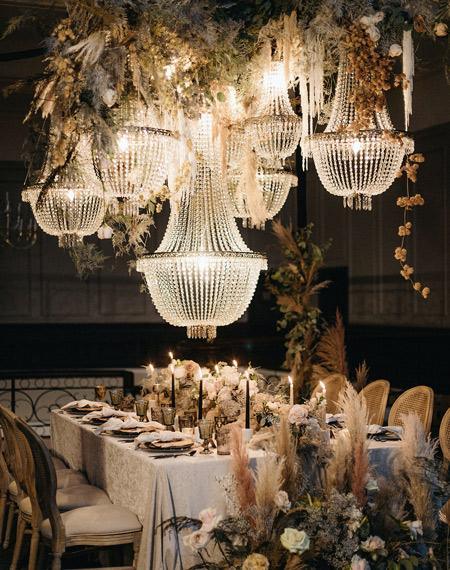 14 Romantic Chandeliers Ideas to Decorate Your Wedding | Clear Wedding Invites