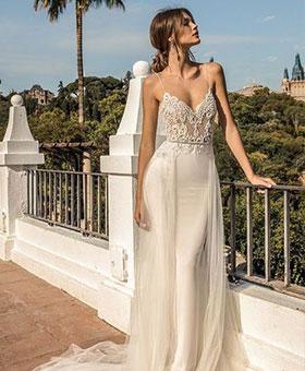 17 Stunning Wedding Dresses For 2021/2022 Brides-to-be | Clear Wedding Invites