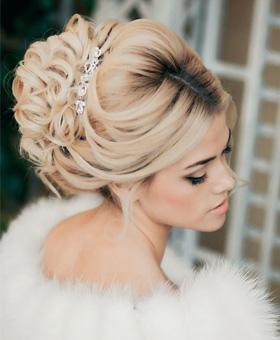 20 Gorgeous Bridal Hairstyles & Wedding Accessories for 2021 | Clear Wedding Invites