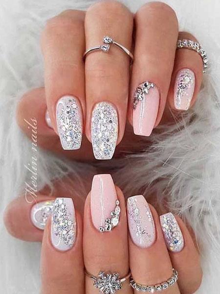 20+ Metallic Wedding Nail Inspiration for You to Consider | Clear Wedding Invites