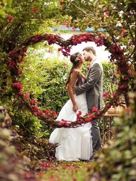 22 Valentine’s Day Wedding Ideas and Romantic Invitations | Clear Wedding Invites