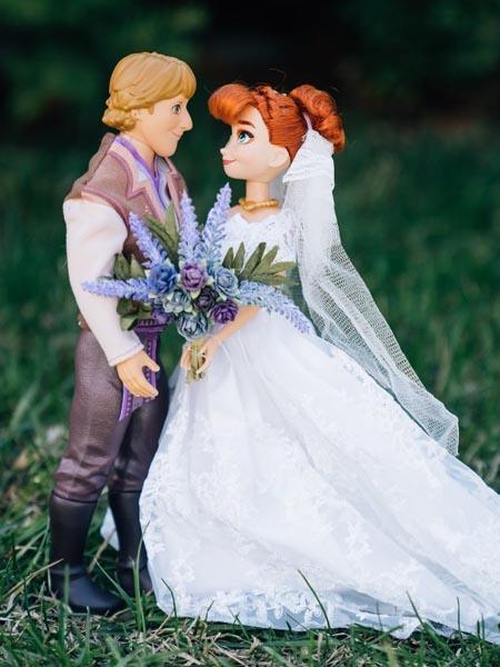 35 Heartwarming Disney Wedding Ideas Inspired by Frozen | Clear Wedding Invites