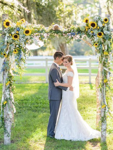6 Chic and Fun Sunflower Wedding Ideas for Your Country Wedding | Clear Wedding Invites