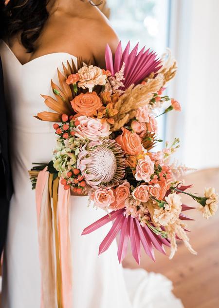 6 Hottest Wedding Flower Trends for 2022 Brides to Follow | Clear Wedding Invites