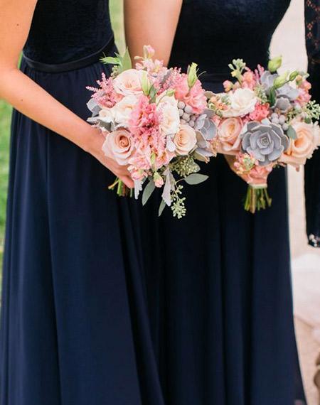7 Early-Summer Navy Blue Wedding Colors with Matching Wedding Invitations | Clear Wedding Invites