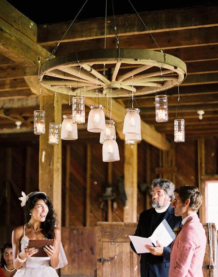 7 Easy DIY Wagon Wheel Ideas for Rustic Wedding | Clear Wedding Invites