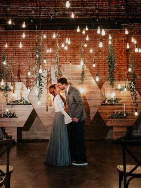 7 Industrial Wedding Styles That Will Be In Trend in 2022 | Clear Wedding Invites