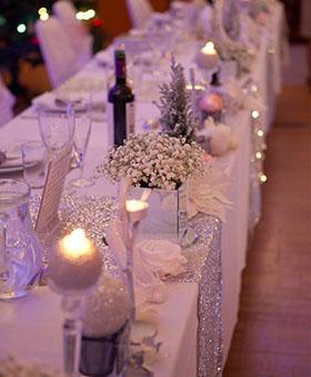 7 The Most Romantic Winter Wedding Color Combs for 2021 | Clear Wedding Invites