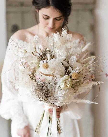 7 Timeless Chic Wedding Color Inspiration for Fall Brides | Clear Wedding Invites