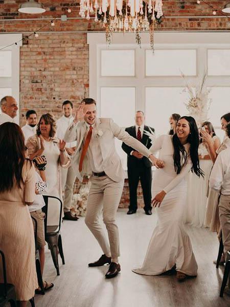 8 Elegant and Classic White and Beige Wedding Ideas | Clear Wedding Invites