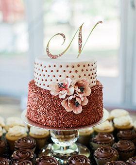 9 Fab Glittery And Sparkling Wedding Cake Ideas For 2021/2022 | Clear Wedding Invites