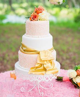 9 Hottest Gold Wedding Color Ideas for 2011/2022 | Clear Wedding Invites