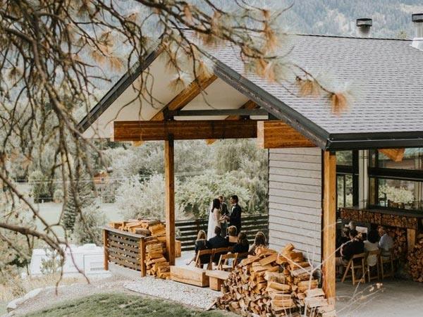 Intimate Chalet Wedding Ideas to Tie the Knot in Winter