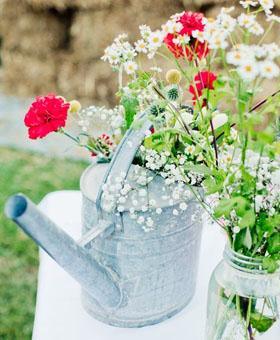Awesome Rustic Country Wedding Ideas To Use Watering Cans | Clear Wedding Invites