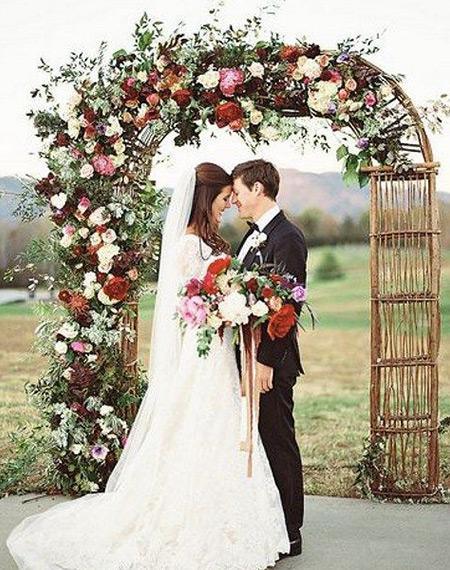 Best Ideas for You to Plan Perfect Burgundy Red Weddings | Clear Wedding Invites