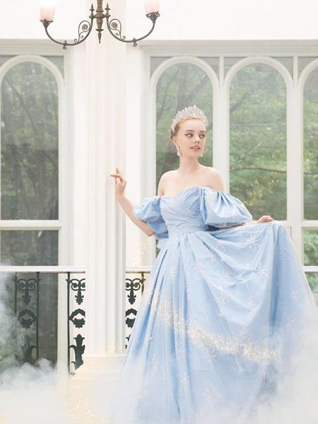 Disney Fairy Tale: Cinderella-themed Wedding Ideas | Clear Wedding Invites