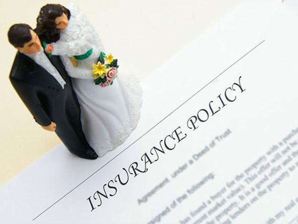 Everything You Need to Know About Wedding Insurance | Clear Wedding Invites