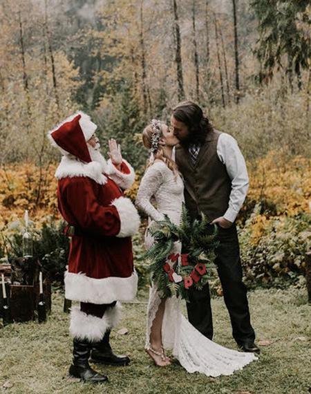 Heart-Warming Christmas Themed Wedding to Rock Your Big Day | Clear Wedding Invites