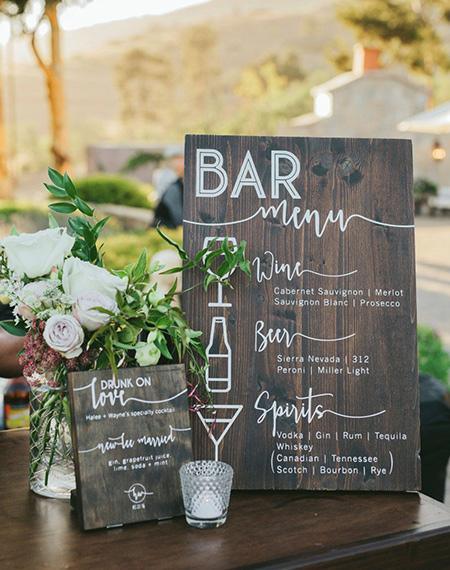Rustic Wooden Wedding Signs to Get You Inspired | Clear Wedding Invites