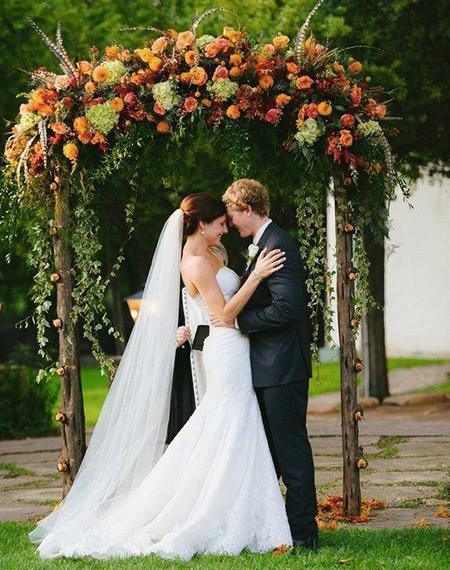 Top 10 Rustic Chic Wedding Ideas for Fall and Winter Brides | Clear Wedding Invites